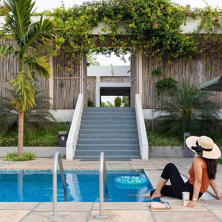 Open House By Stayvista - Nestled In Nature, Featuring A Swimming Pool & Expansive Lawn For A Serene Retreat Shikrapur Buitenkant foto