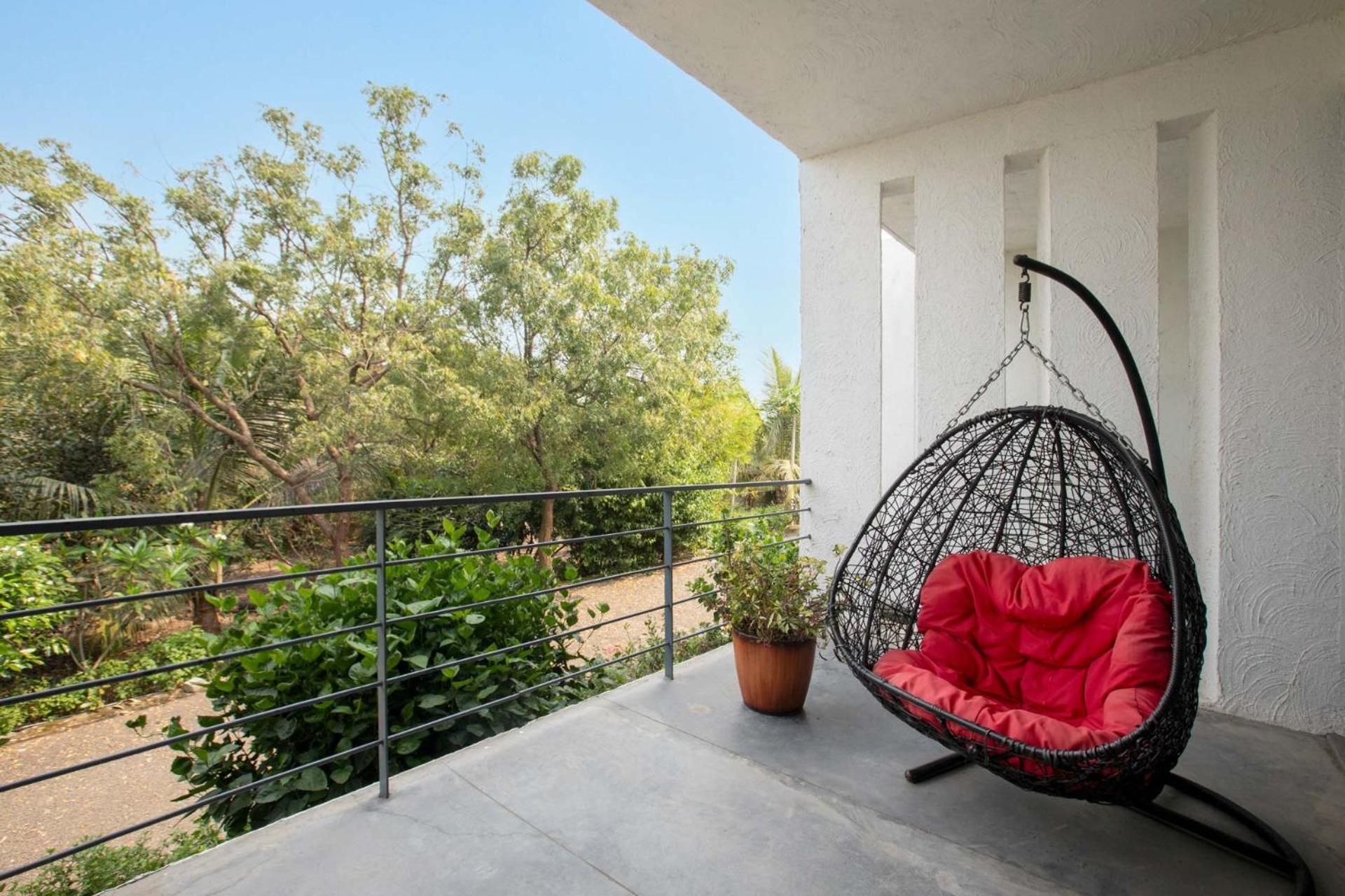 Open House By Stayvista - Nestled In Nature, Featuring A Swimming Pool & Expansive Lawn For A Serene Retreat Shikrapur Buitenkant foto